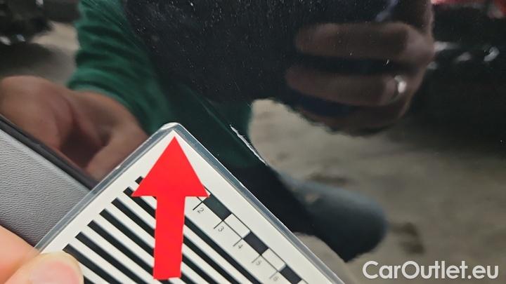 Mercedes  EQA  350 4MATIC #33