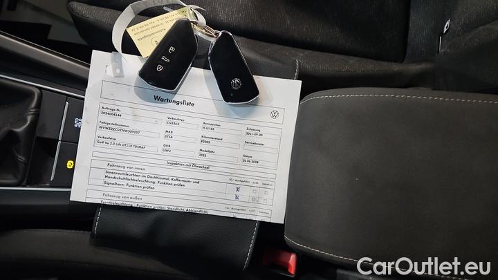 Volkswagen  Golf  2.0 TDI SCR Life Variant #12