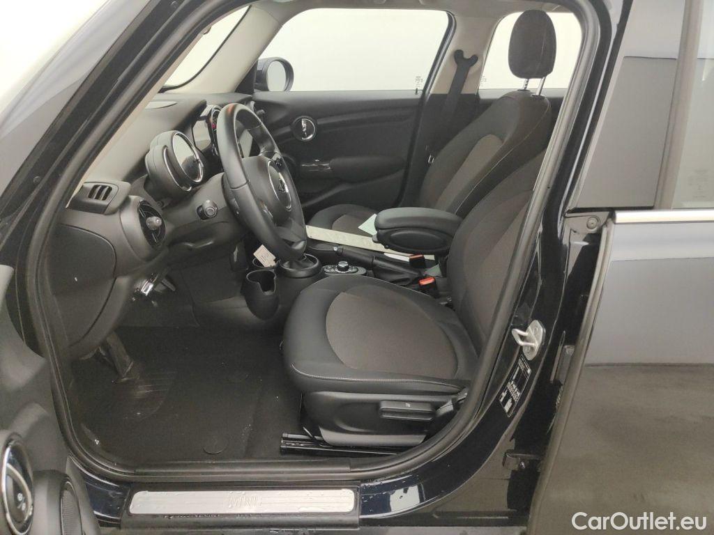 Mini  Cooper Mini 5 door One Aut. 5d #3
