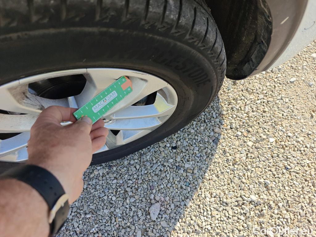  Ford  Kuga FORD  / 2019 / 5P / todoterreno Titanium 2.5 Duratec FHEV 140kW Auto #28