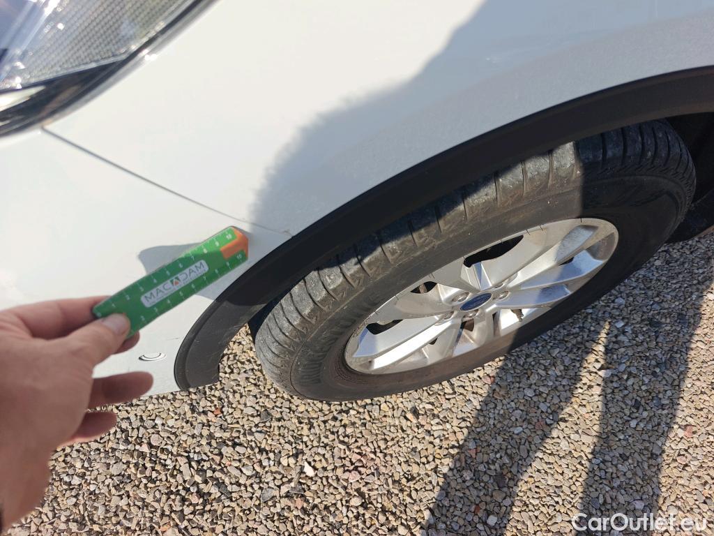  Ford  Kuga FORD  / 2019 / 5P / todoterreno Titanium 2.5 Duratec FHEV 140kW Auto #6