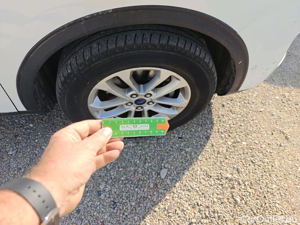  Ford  Kuga FORD  / 2019 / 5P / todoterreno Titanium 2.5 Duratec FHEV 140kW Auto #27