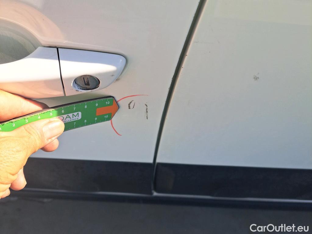  Citroen  C3 CITROEN  / 2016 / 5P / berlina con portón PureTech 60KW (83CV) FEEL #18