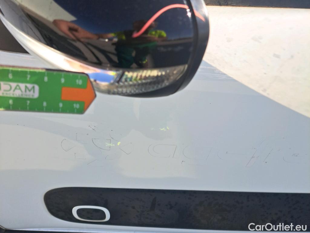  Citroen  C3 CITROEN  / 2016 / 5P / berlina con portón PureTech 60KW (83CV) FEEL #26