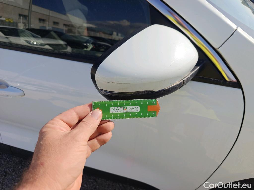  Ford  Kuga FORD  / 2019 / 5P / todoterreno Titanium 2.5 Duratec FHEV 140kW Auto #17