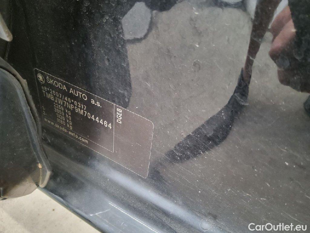 Skoda  Superb  Combi Sportline iV 1.4 TSI Hybrid 160KW AT6 E6d #9