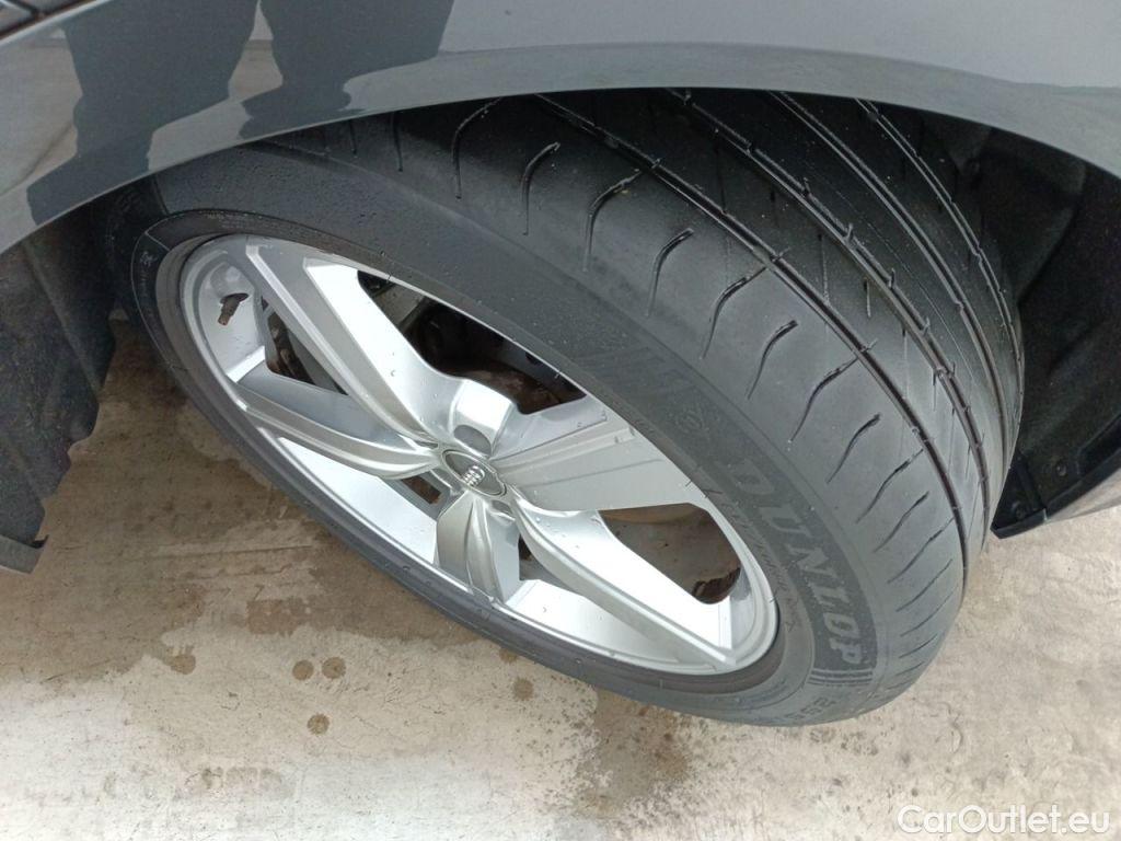 Audi  E-TRON Audi  55 Quattro Advanced 5d #23