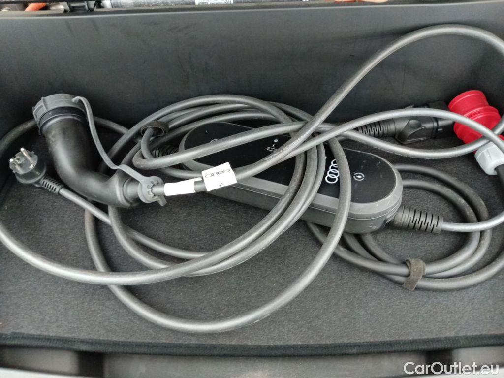 Audi  E-TRON Audi  55 Quattro Advanced 5d #19