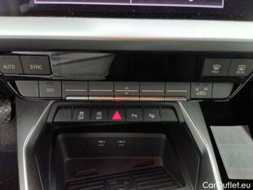 Audi  A3 Audi  Sportback 1.0 30 TFSi 81kW S tronic Attraction 5d #28