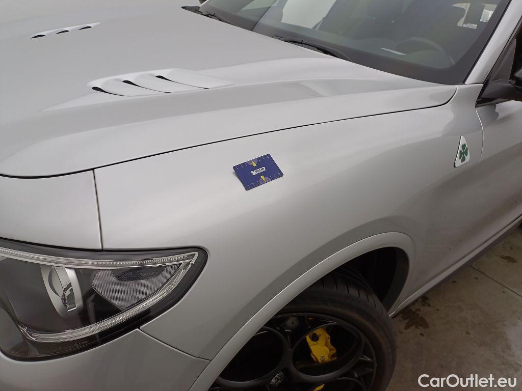 Alfa Romeo   STELVIO Alfa Romeo 2.9 Quadrifoglio 5d #21