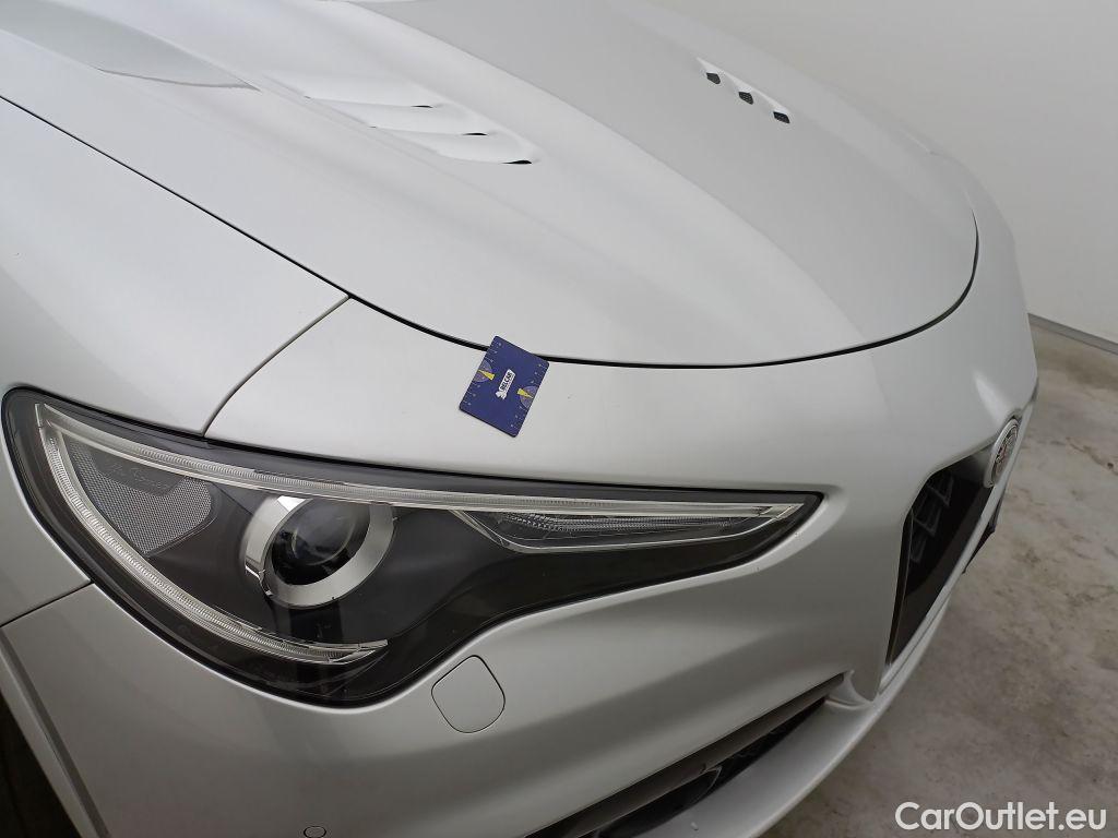 Alfa Romeo   STELVIO Alfa Romeo 2.9 Quadrifoglio 5d #37