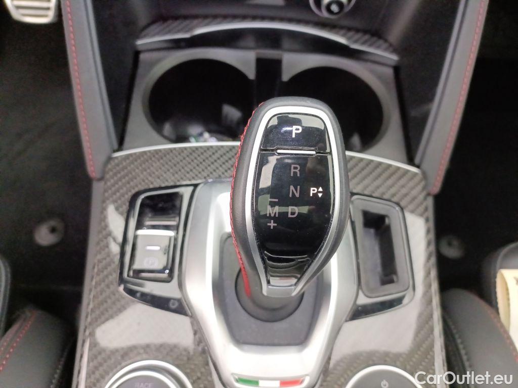 Alfa Romeo   STELVIO Alfa Romeo 2.9 Quadrifoglio 5d #34