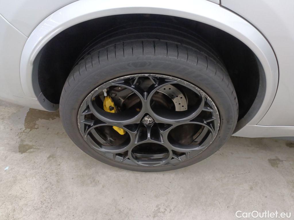 Alfa Romeo   STELVIO Alfa Romeo 2.9 Quadrifoglio 5d #48