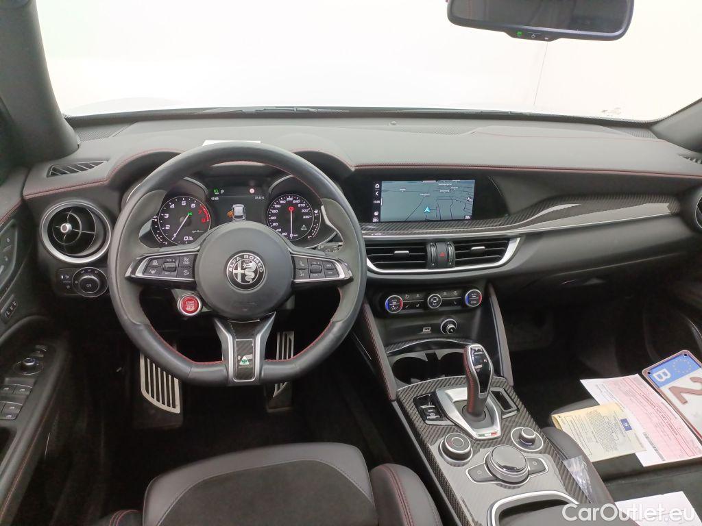 Alfa Romeo   STELVIO Alfa Romeo 2.9 Quadrifoglio 5d #9