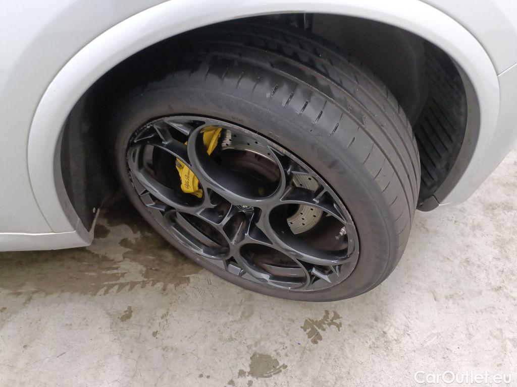 Alfa Romeo   STELVIO Alfa Romeo 2.9 Quadrifoglio 5d #50