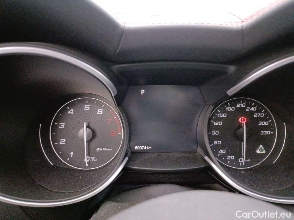 Alfa Romeo   STELVIO Alfa Romeo 2.9 Quadrifoglio 5d #6
