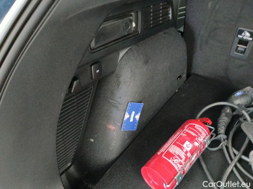 Ford  Kuga Ford  2.5i PHEV Aut. 165kW ST-Line X 5d #43