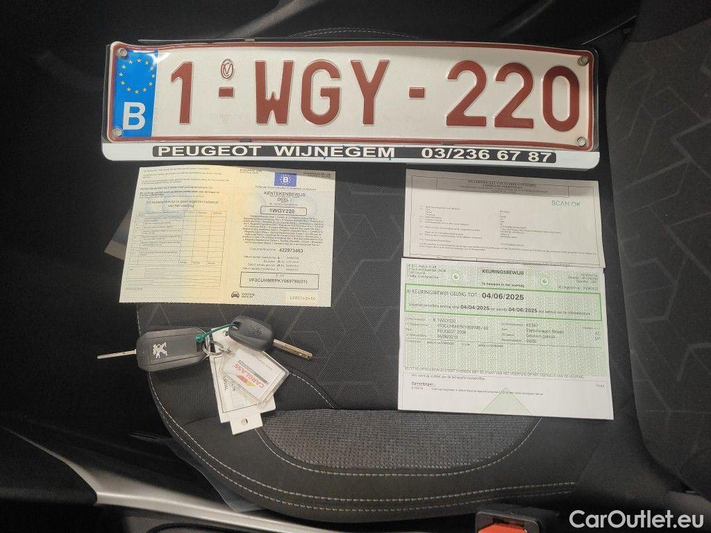 Peugeot  2008 Peugeot  1.2 Puretech 61kW S&S Active 5d #4