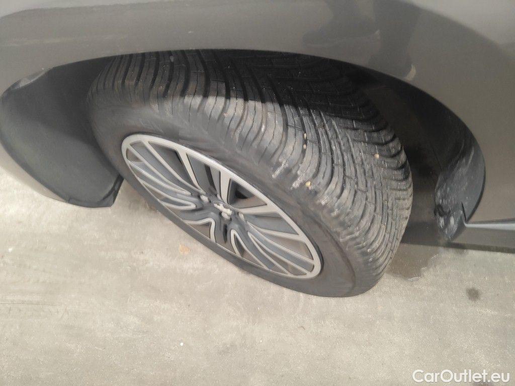 Peugeot  2008 Peugeot  1.2 Puretech 61kW S&S Active 5d #16