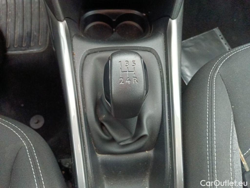 Peugeot  2008 Peugeot  1.2 Puretech 61kW S&S Active 5d #28