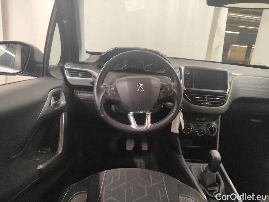 Peugeot  2008 Peugeot  1.2 Puretech 61kW S&S Active 5d #9