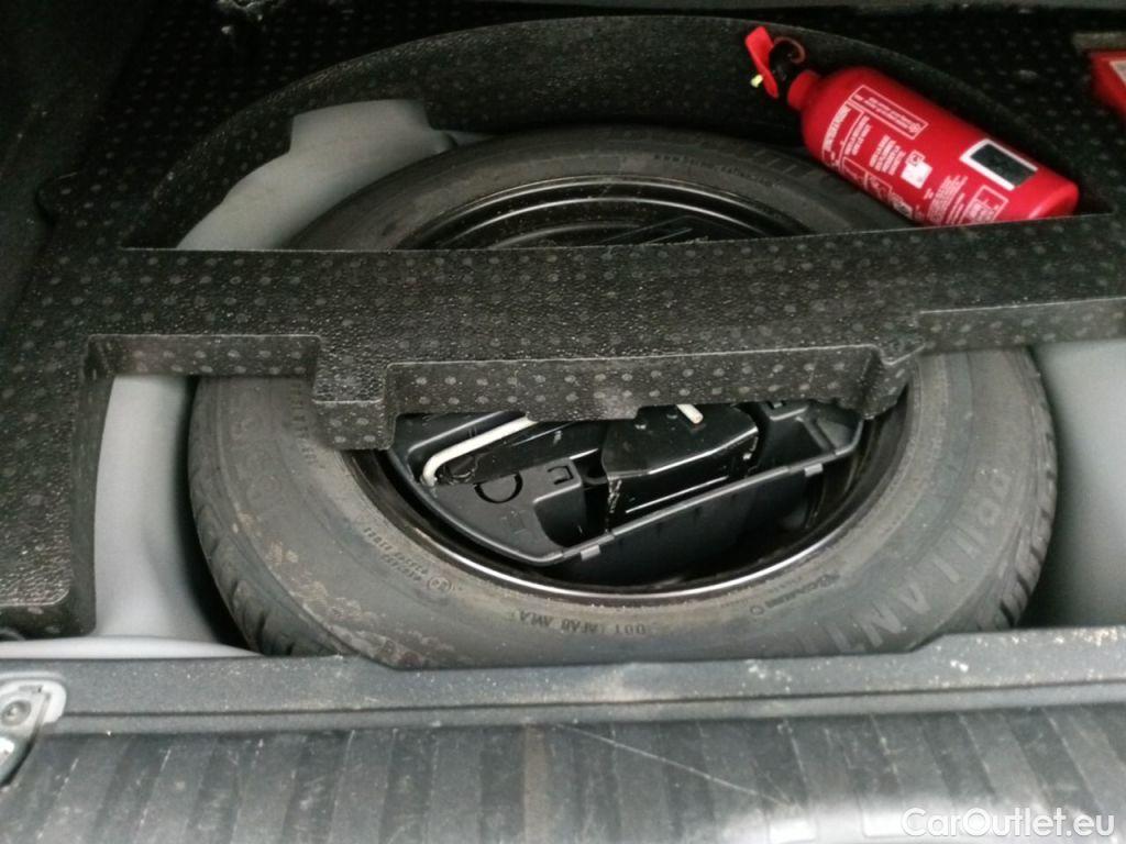 Peugeot  2008 Peugeot  1.2 Puretech 61kW S&S Active 5d #15