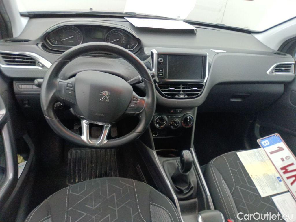 Peugeot  2008 Peugeot  1.2 Puretech 61kW S&S Active 5d #9