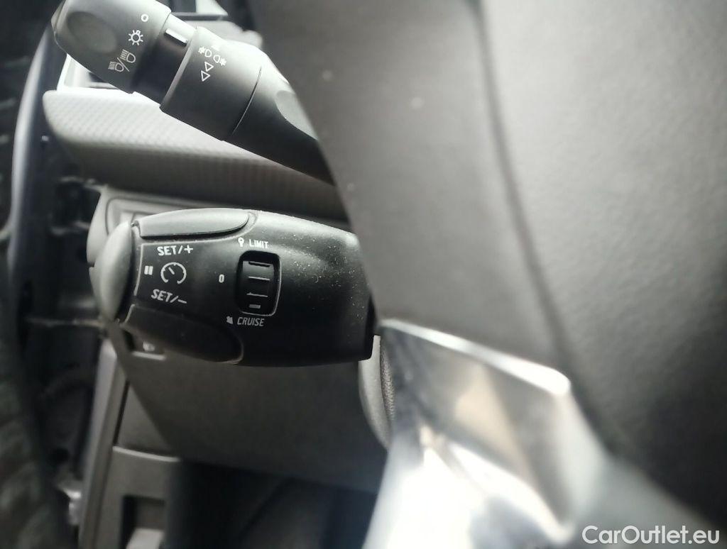 Peugeot  2008 Peugeot  1.2 Puretech 61kW S&S Active 5d #32