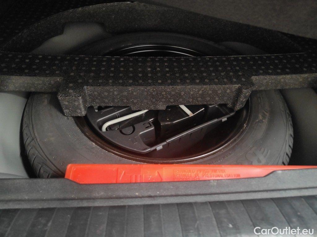 Peugeot  2008 Peugeot  1.2 Puretech 61kW S&S Active 5d #15