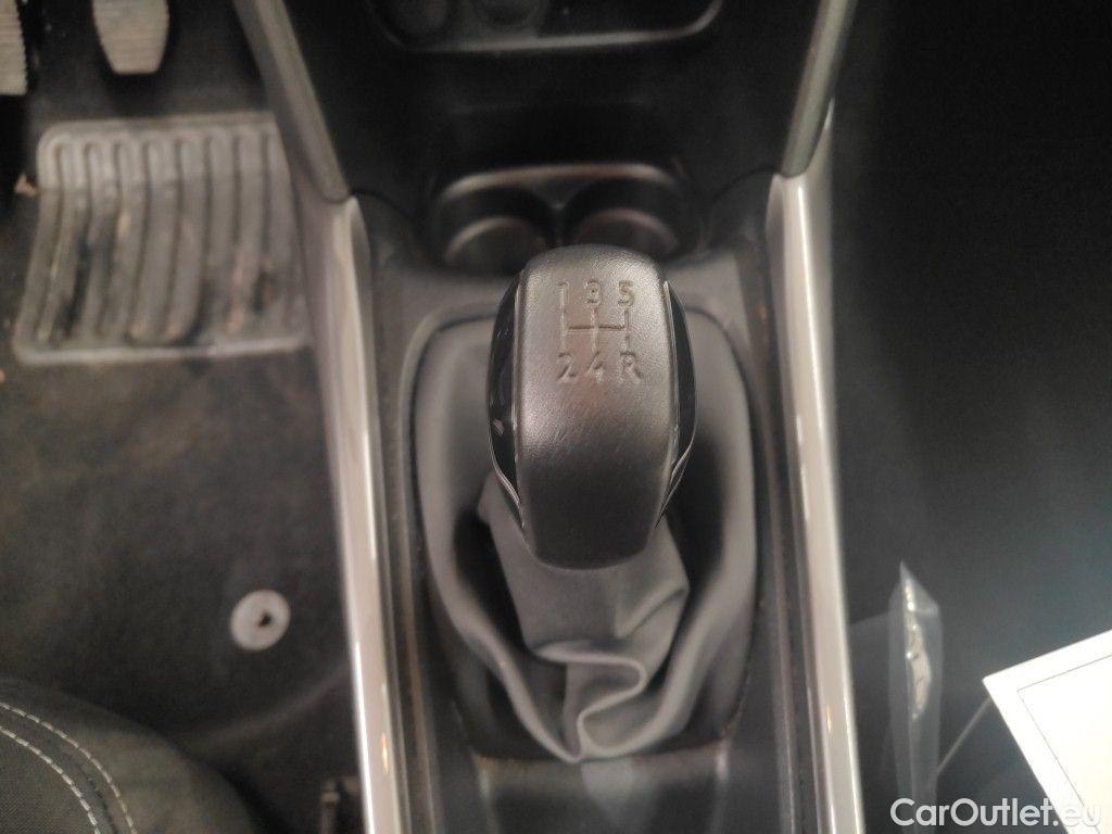 Peugeot  2008 Peugeot  1.2 Puretech 61kW S&S Active 5d #29