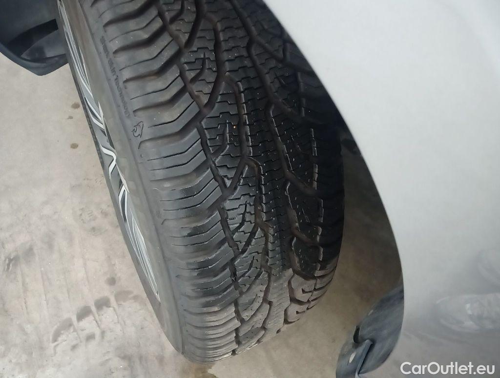 Peugeot  2008 Peugeot  1.2 Puretech 61kW S&S Active 5d #16