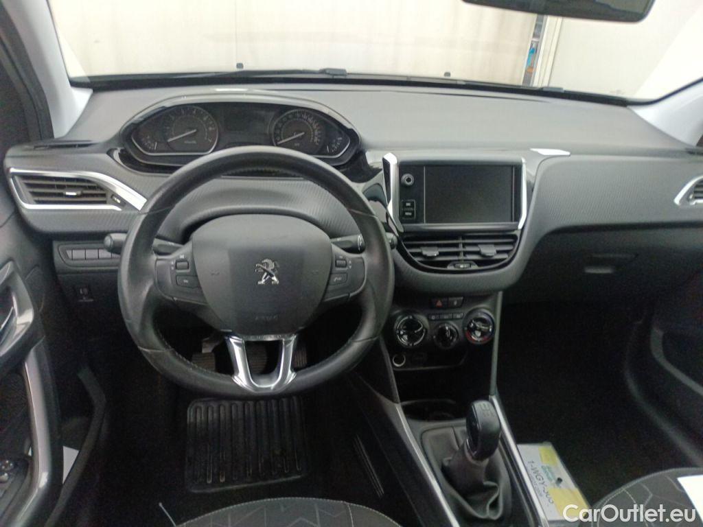 Peugeot  2008 Peugeot  1.2 Puretech 61kW S&S Active 5d #9