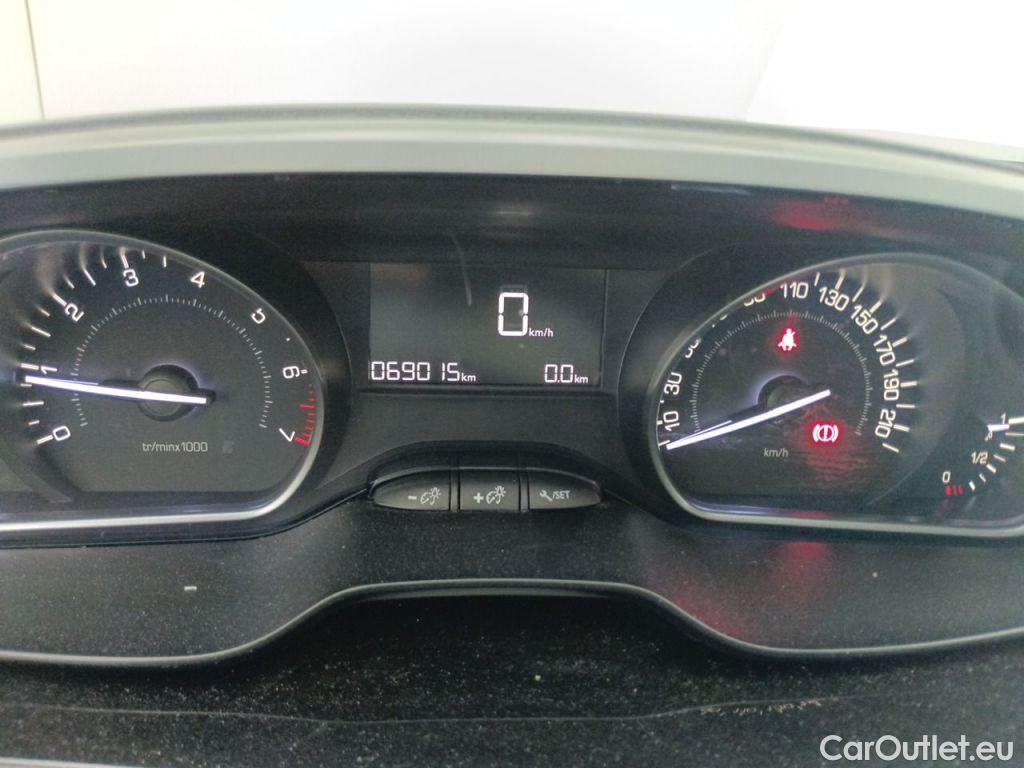 Peugeot  2008 Peugeot  1.2 Puretech 61kW S&S Active 5d #6