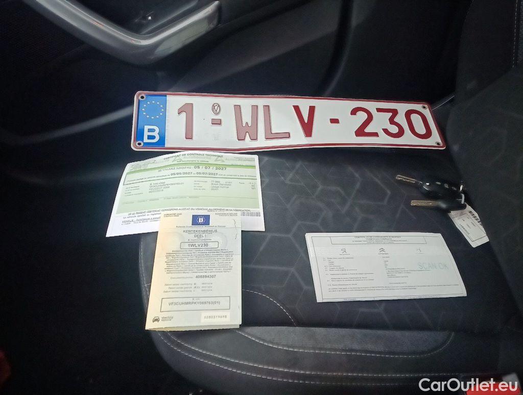 Peugeot  2008 Peugeot  1.2 Puretech 61kW S&S Active 5d #4