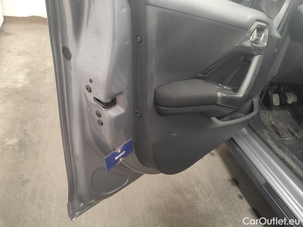 Peugeot  2008 Peugeot  1.2 Puretech 61kW S&S Active 5d #41