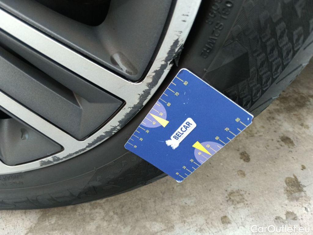 Peugeot  2008 Peugeot  1.2 Puretech 61kW S&S Active 5d #47