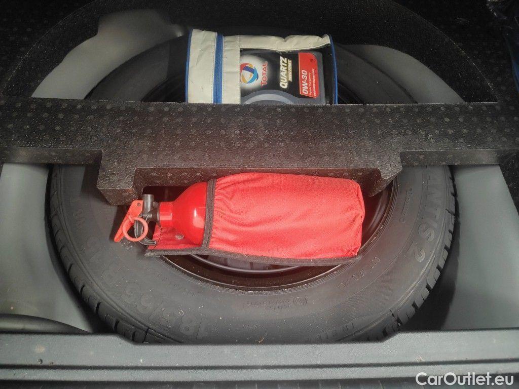 Peugeot  2008 Peugeot  1.2 Puretech 61kW S&S Active 5d #15