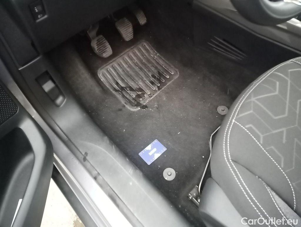 Peugeot  2008 Peugeot  1.2 Puretech 61kW S&S Active 5d #57