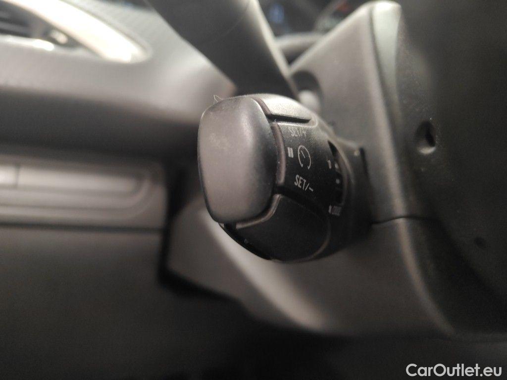 Peugeot  2008 Peugeot  1.2 Puretech 61kW S&S Active 5d #30