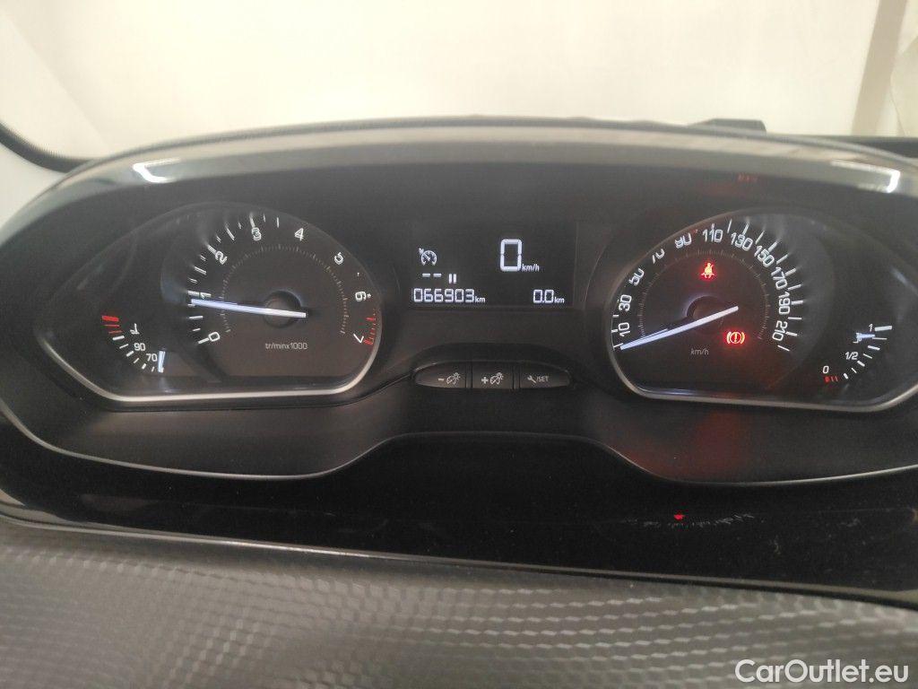 Peugeot  2008 Peugeot  1.2 Puretech 61kW S&S Active 5d #6