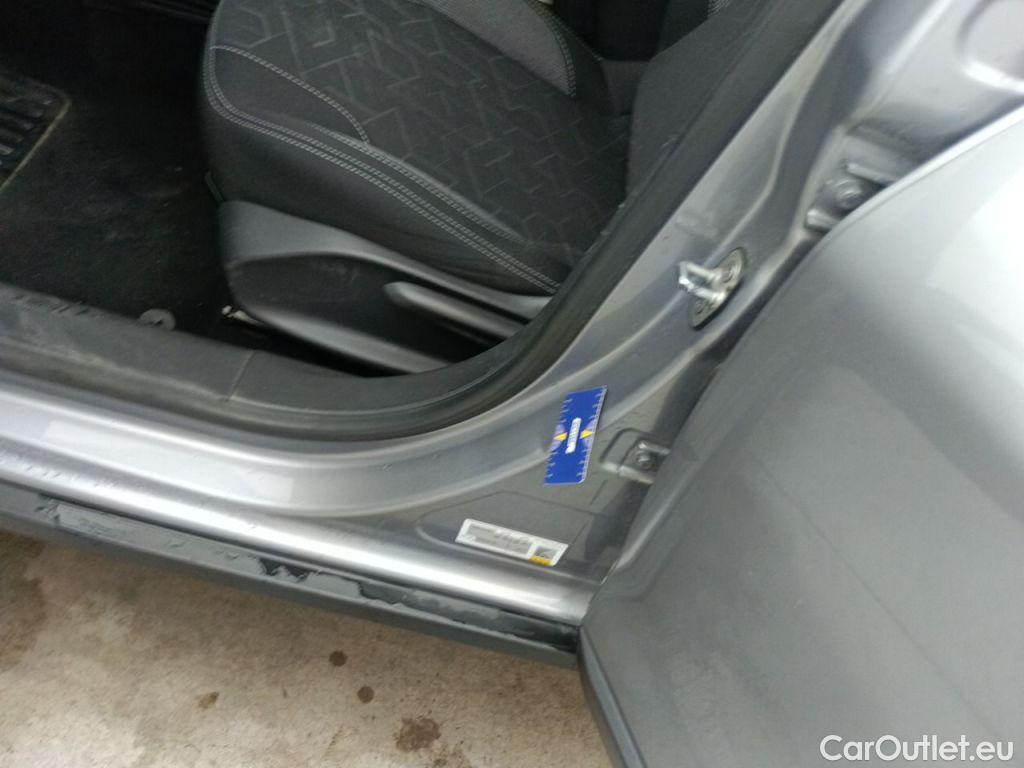 Peugeot  2008 Peugeot  1.2 Puretech 61kW S&S Active 5d #21