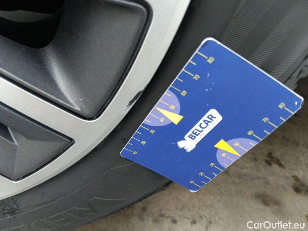 Peugeot  2008 Peugeot  1.2 Puretech 61kW S&S Active 5d #20