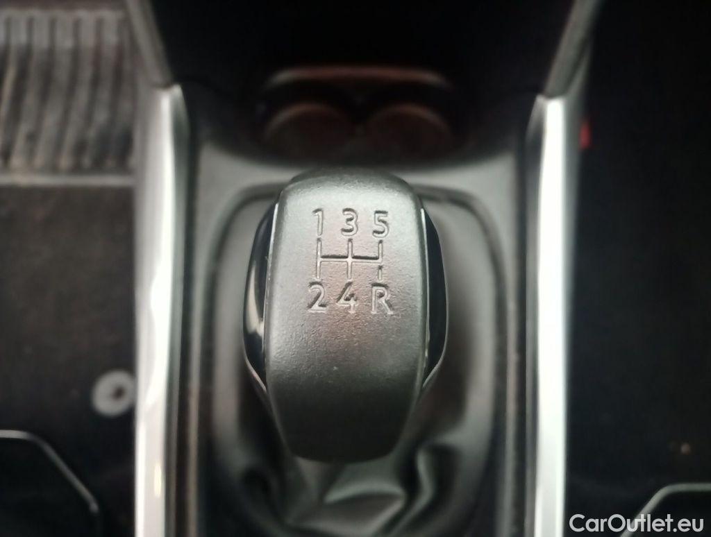 Peugeot  2008 Peugeot  1.2 Puretech 61kW S&S Active 5d #31