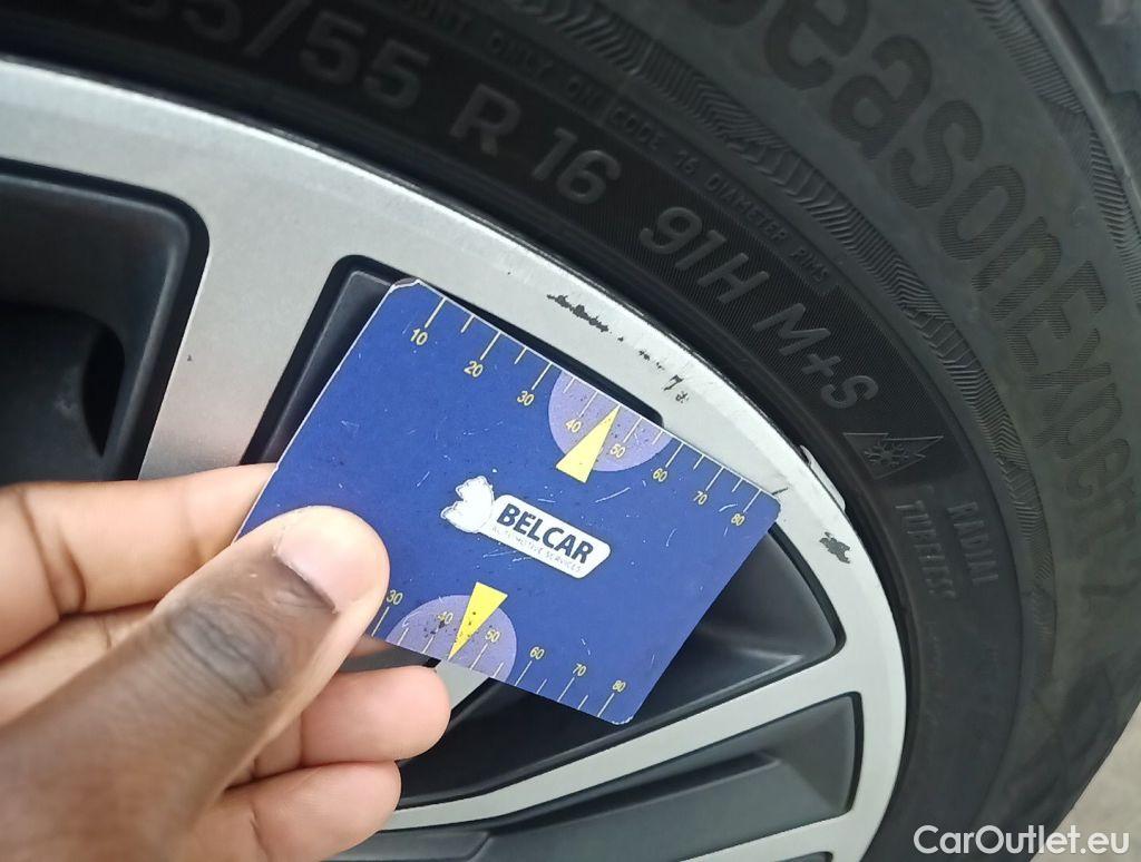 Peugeot  2008 Peugeot  1.2 Puretech 61kW S&S Active 5d #49