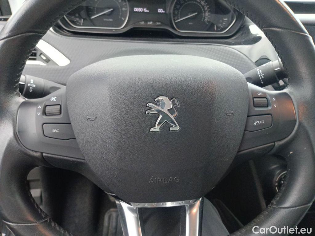 Peugeot  2008 Peugeot  1.2 Puretech 61kW S&S Active 5d #27