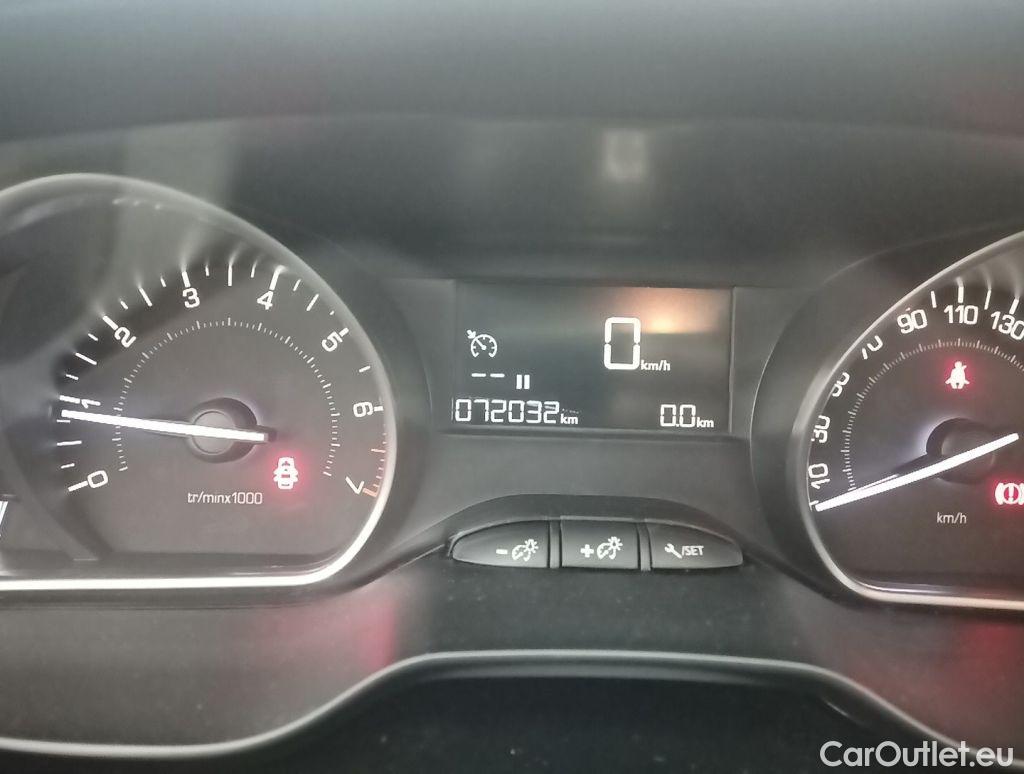 Peugeot  2008 Peugeot  1.2 Puretech 61kW S&S Active 5d #6