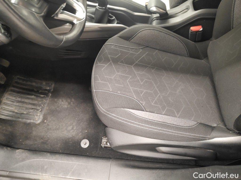 Peugeot  2008 Peugeot  1.2 Puretech 61kW S&S Active 5d #64