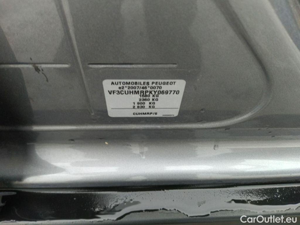 Peugeot  2008 Peugeot  1.2 Puretech 61kW S&S Active 5d #18