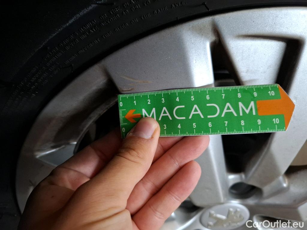 Peugeot  3008  II Active Pack 1.5 HDi 130CV BVA8 E6d #15