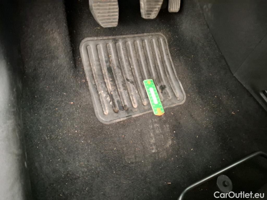 Peugeot  208  Active 1.6 HDi 75CV BVM5 E6 #19